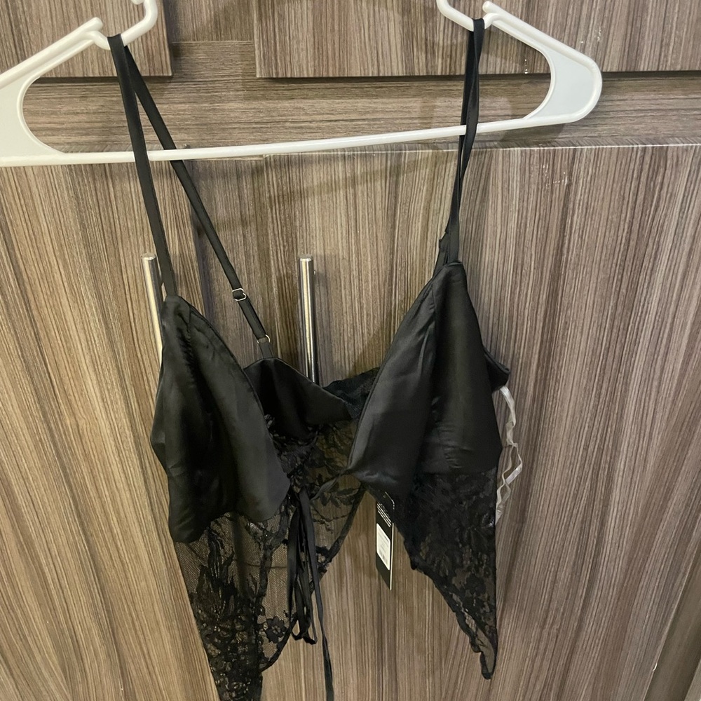 Tie top